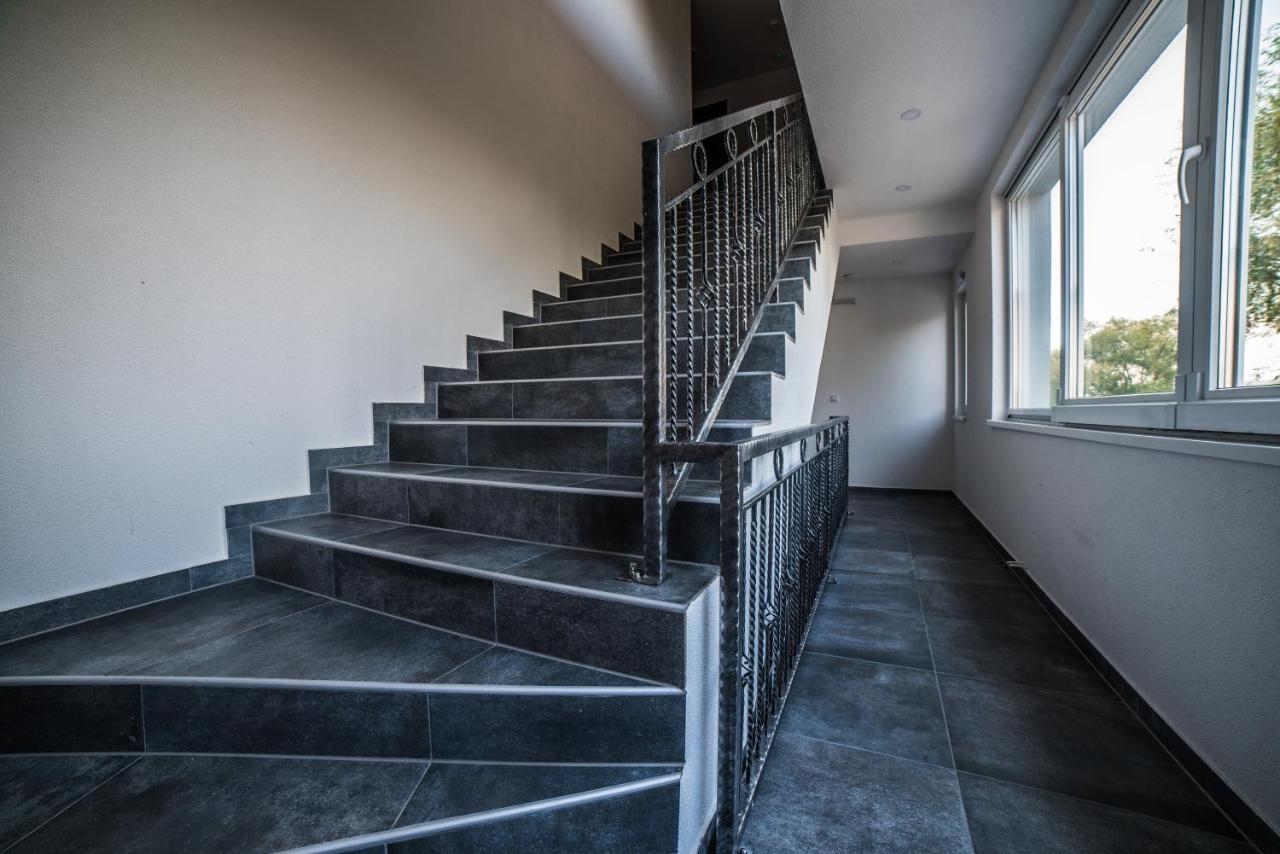 Apartments And Rooms Villa Majestic Bihać エクステリア 写真